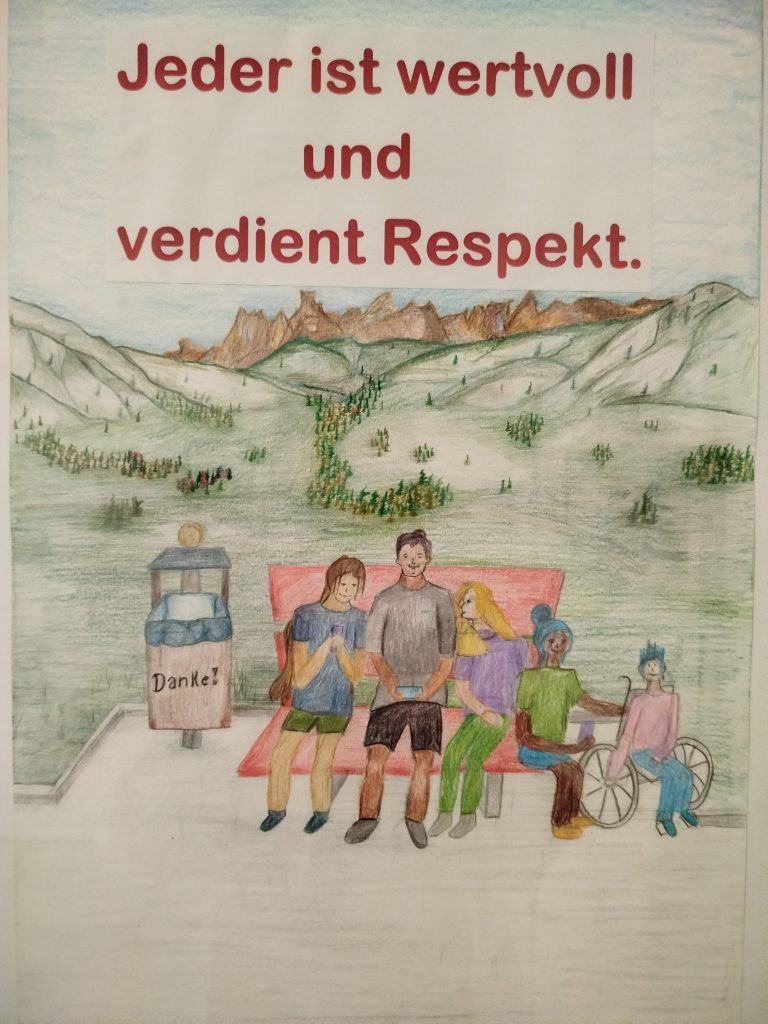 Kinder sitzen in einer grünen Landschaft auf einer Parkbank - im Hintergrund sieht man Häuser 